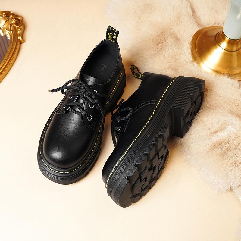 

Натуральная кожа на плоской подошве для женской обуви Huizhou, виноградная мать, такая же платформа, мокасины, внутренняя высота увеличена, новые зимние маленькие кожаные туфли 35 чёрный