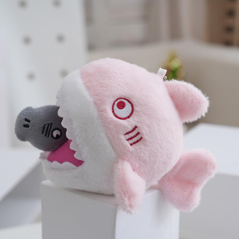 

Очаровательный плюшевый брелок в виде акулы, которого можно тянуть, для снятия стресса и веселья, подвеска для рюкзака розовый