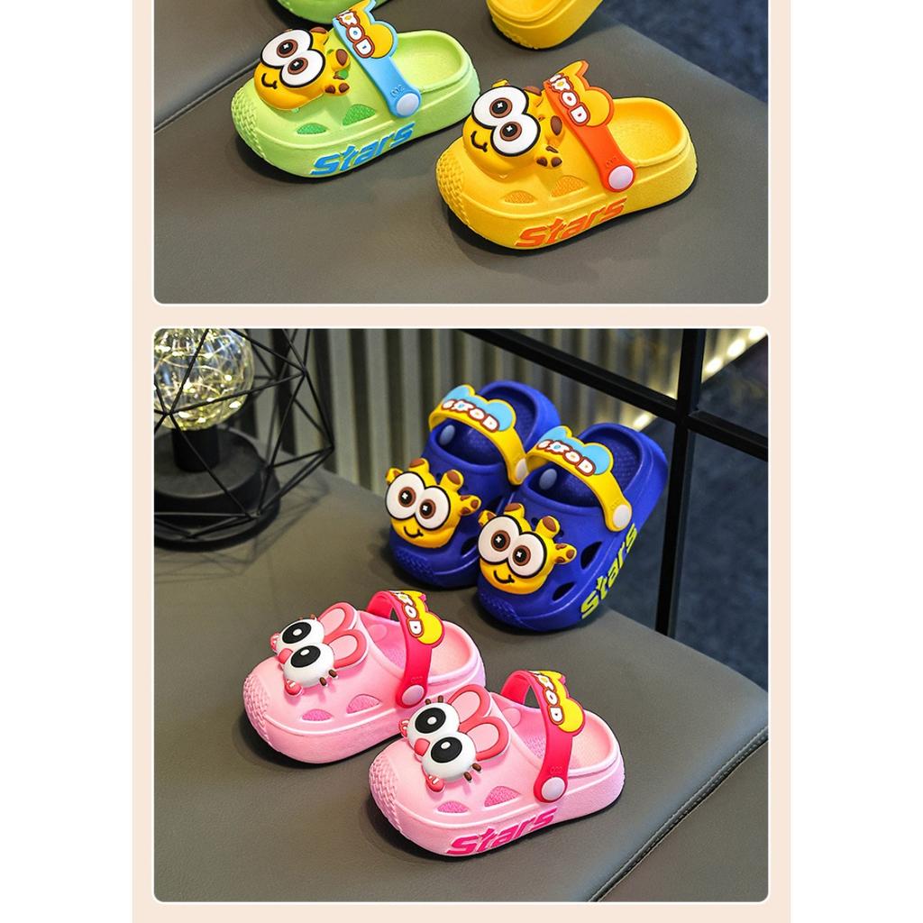 Children's Slippers with Holes, Summer New Styles for Boys and Girls, Medium and Large Children, Non Slip, Silent, Wearing Cool Slippers Outside
