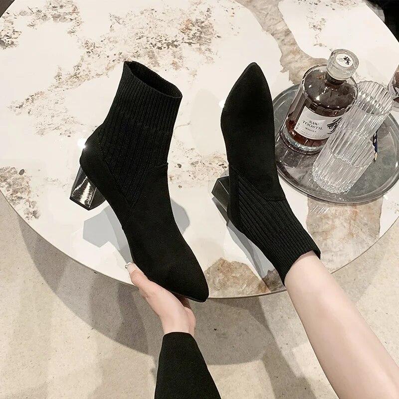 

Женские ботильоны, однотонные вязаные туфли без шнуровки из флока для женщин, современные ботинки на высоком квадратном каблуке с острым носком
