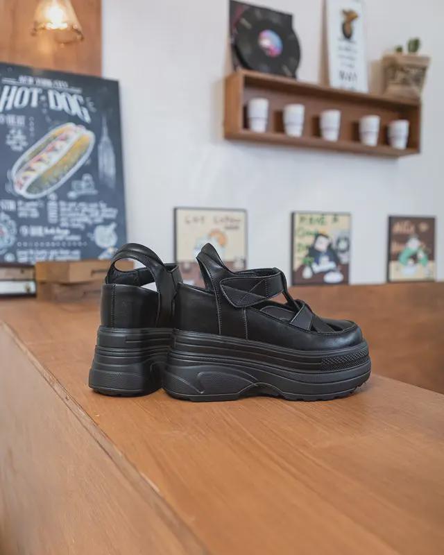 Roman-Style Women's Semi-Hollow Leather Sandals with Hidden Heel, Platform Thick Sole, Closed Toe, Outdoor Wear for Petite Women.