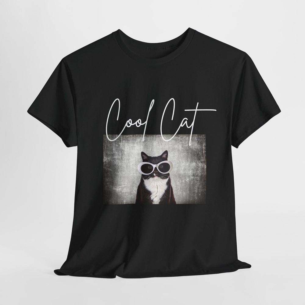 26 Cool Cat Sunglasses Graphic Tee, Cat Shirt, Trendy Cat Top, Cat Lover Gi Unisex T-Shirt XL