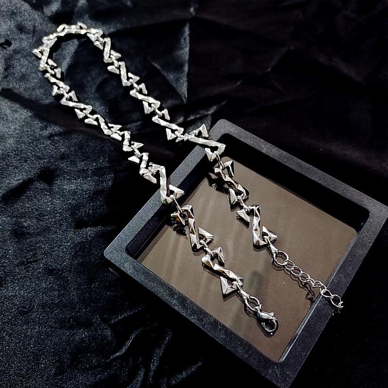 European & American Z Letter Patchwork Necklace: Men's Hip-Hop Style Clavicle Chain with Niche Design.