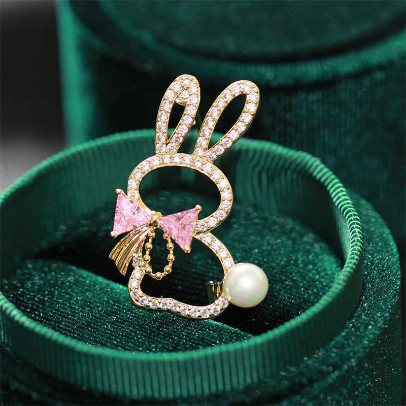 

Корейская милая брошь в виде кошки и бриллиантовой бабочки для мужчин и женщин - модная брошь для кардигана и аксессуар для корсажа