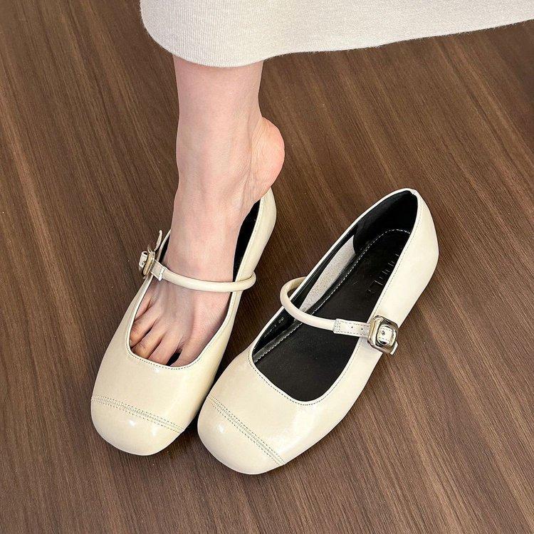 

Silver square head soft sole light mouth Mary Jane shoes women s 2025 new spring and summer word with retro French flat shoes 40