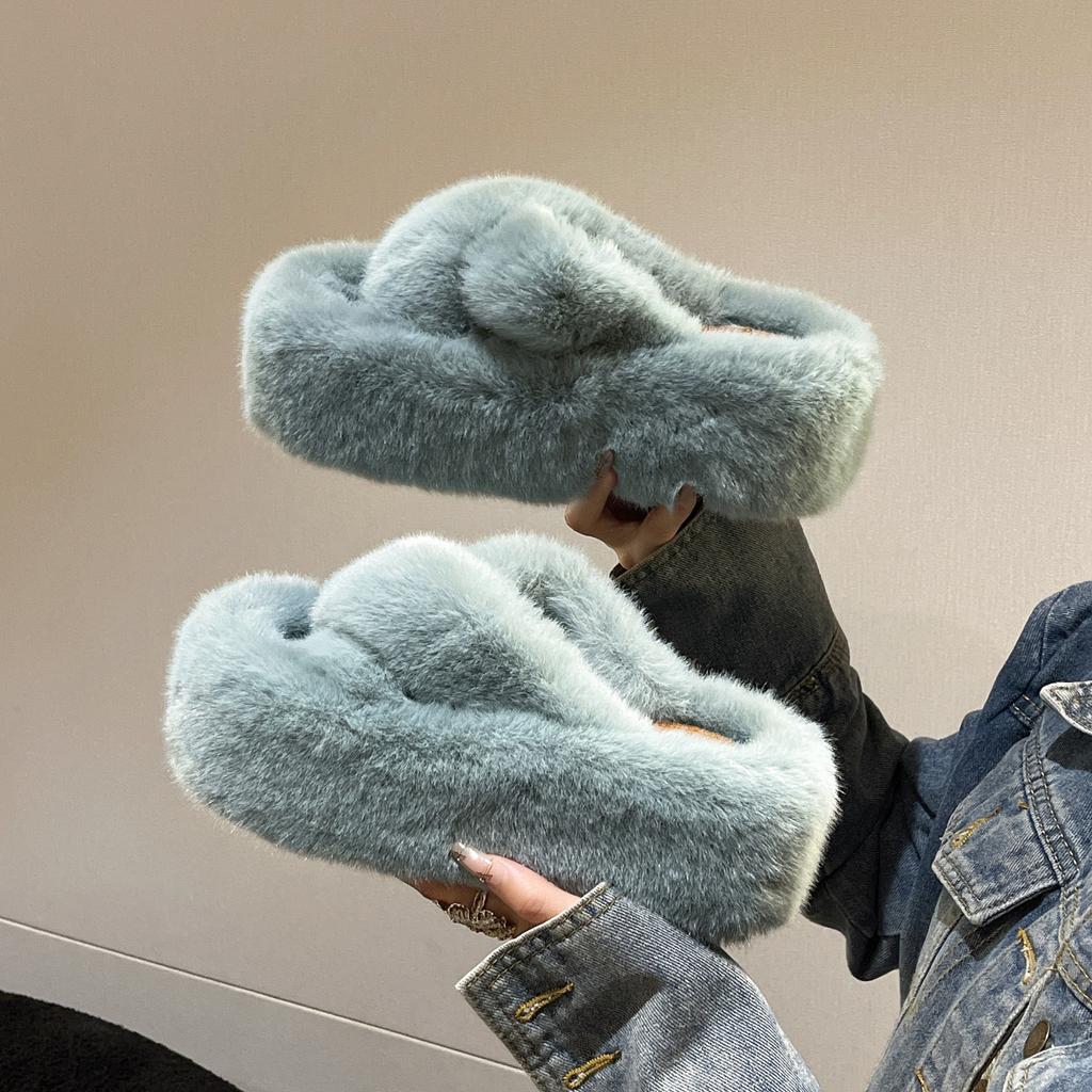 Thick-soled fluffy slippers women wear 2025 new autumn and winter fashion plush shoes go out Internet celebrity foreign gas cotton mop