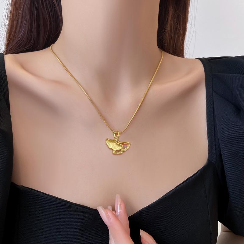 Titanium Steel Necklace Female Niche Design Simple Ginkgo Pendant Short Collarbone Chain Korean Version Cold Wind Neck