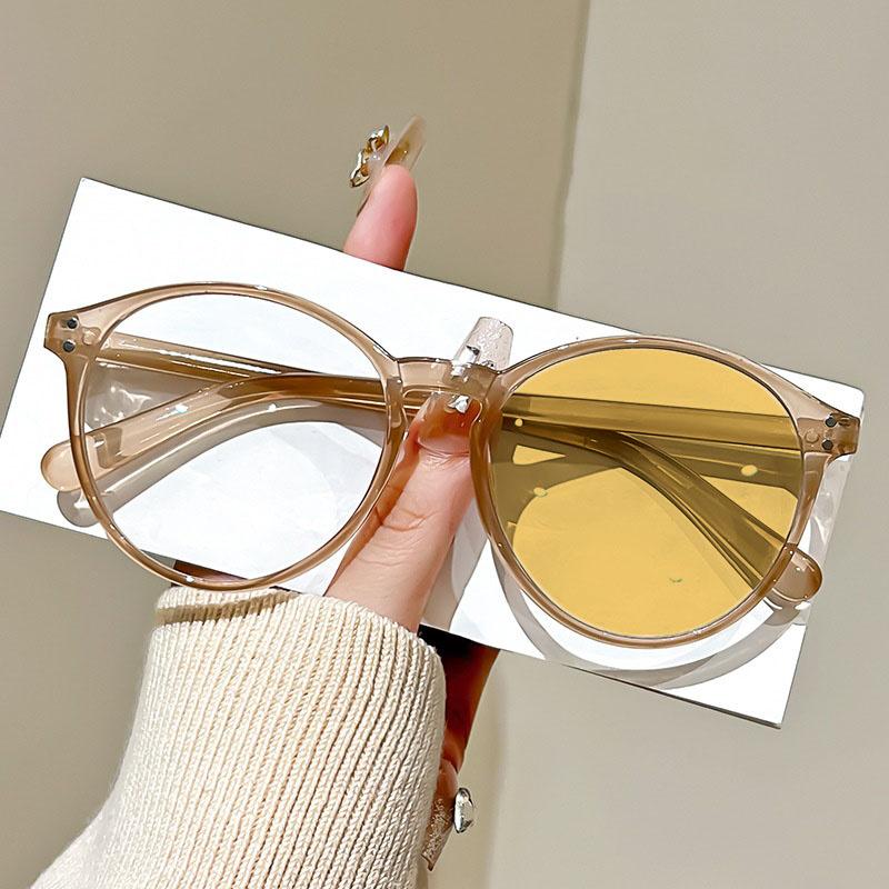 Round Pochromic Myopia Glasses Retro Color Changing Near Sight Glasses for Women Men Anti Blue Light UV Protection Eyeglasses