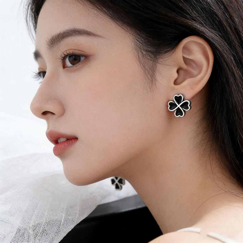 Color Art S925 Black Four-Leaf Clover Heart Earrings - Women's Fashion Silver Needle Jewelry