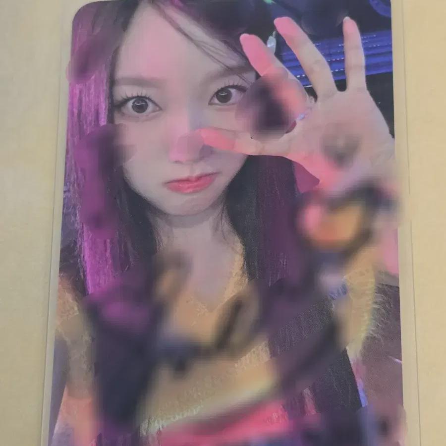 

Loona Idalso Loossemble Plateau Autograph