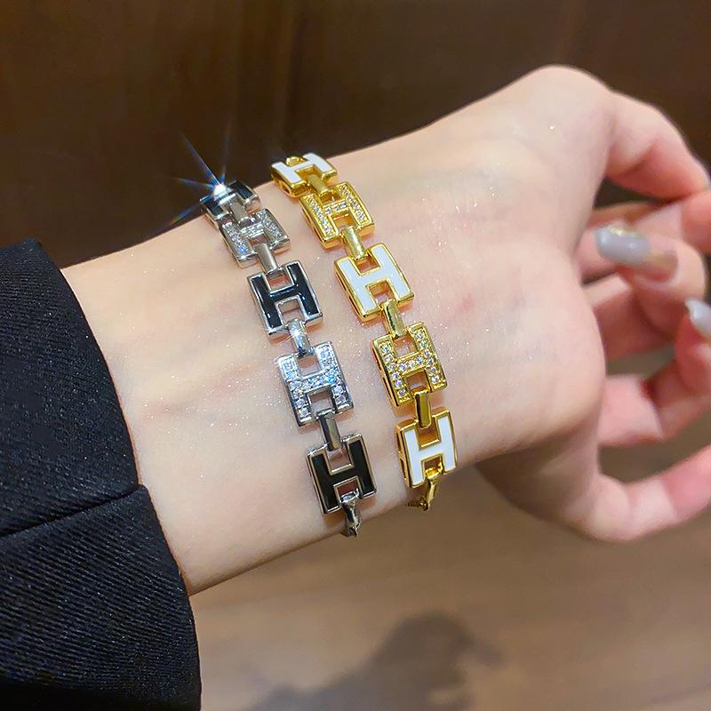 18K Gold-Plated Zircon Letter Pull-Out Bracelet: Elegant High-End Fashion Accessory