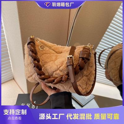 Herbst und Winter Plüsch Tragbare Kissen Tasche Damen Neue Herbst und Winter Nische Design Plüsch Schulter Umhängetasche