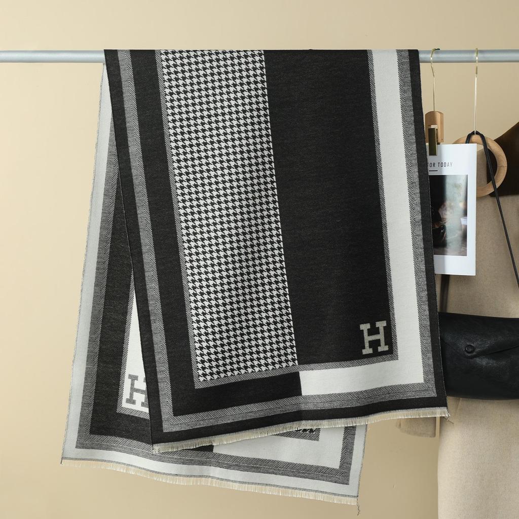 Double-Sided Women's Winter Ink Painting Snood: Imitation Cashmere Scarf for Air-Conditioned Rooms.