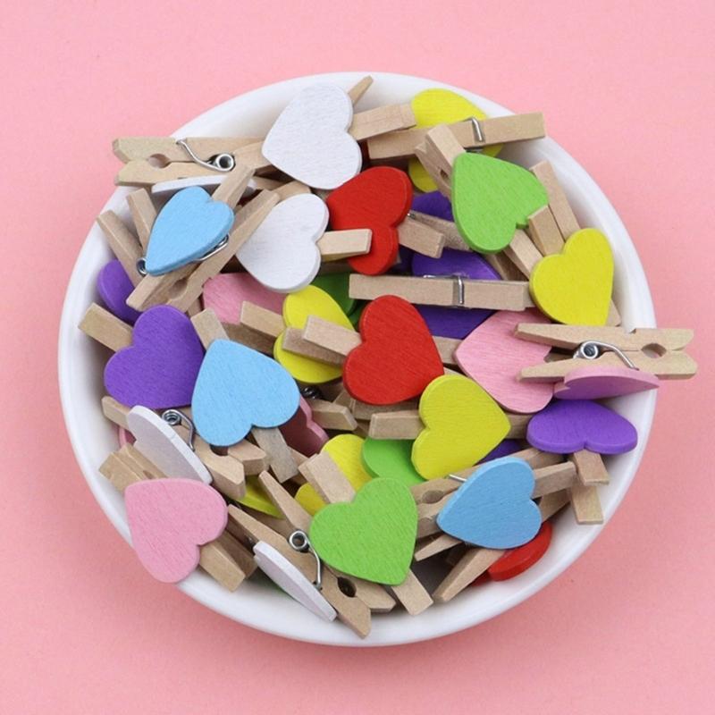 50 Pezzi Mollette da Bucato in Legno Set di Puntine per Foto per Arti e Mestieri Appendi Quadri Mollette a Forma di Cuore in Legno Clip Espositori per Foto in Legno
