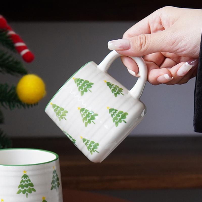 Christmas Embossed Line Mug Exquisite and Beautiful Christmas Gingerbread Man Striped Ceramic Mug Coffee Cup Suitable for Christmas Holiday Decoration