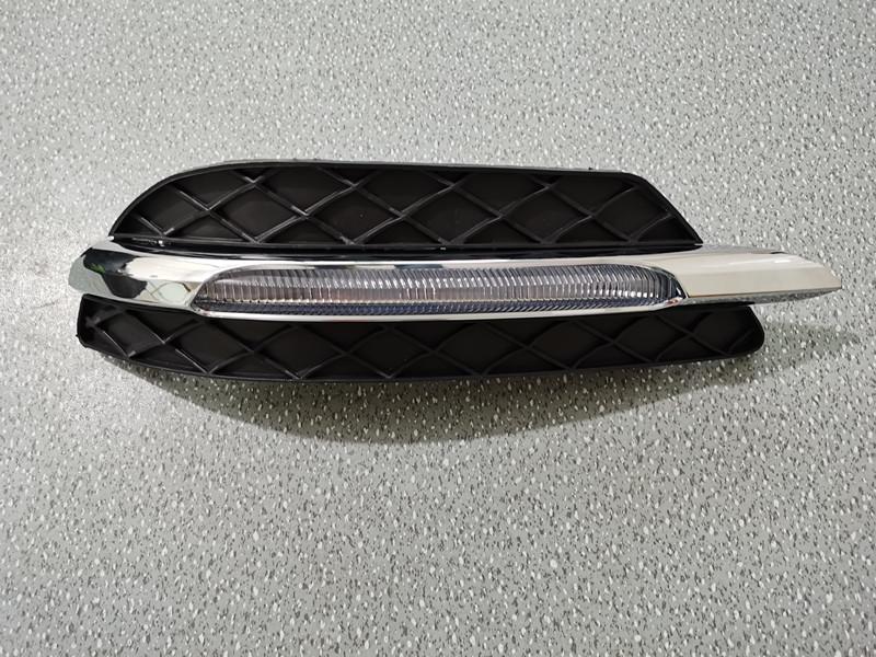 Kompatibilní chromový rámeček mlhového světla pro Mercedes-Benz W212/W204: C200, C180, C300, C400, E200 - Elektrogalvanizovaný rámeček pro denní svícení.