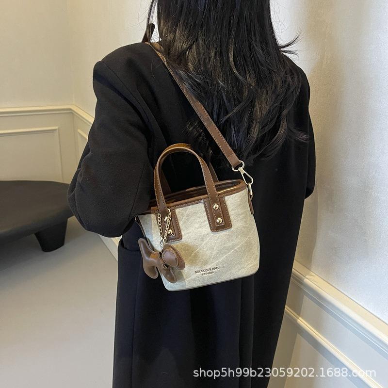High-value Simple Portable Bucket Bag Women's Bag Autumn and Winter New Shoulder Messenger Bag Texture
