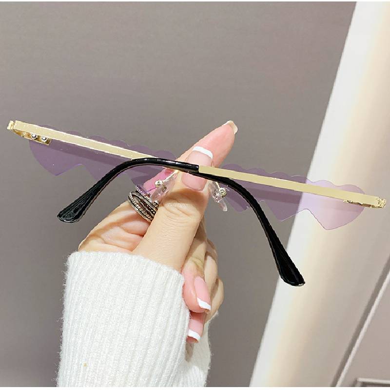 Shaped Women Heart Sunglasses In Various Colors Suitable For Photography Travel