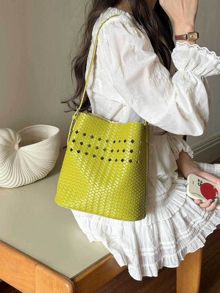 Women's 2026 Retro Korean Hollow Weave Tote: Versatile Large Capacity Fashion Bucket Bag