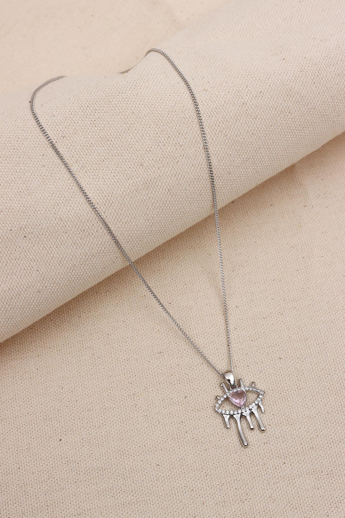 

Ожерелье серебряного цвета с розовым сердечком и камнем в виде глаза