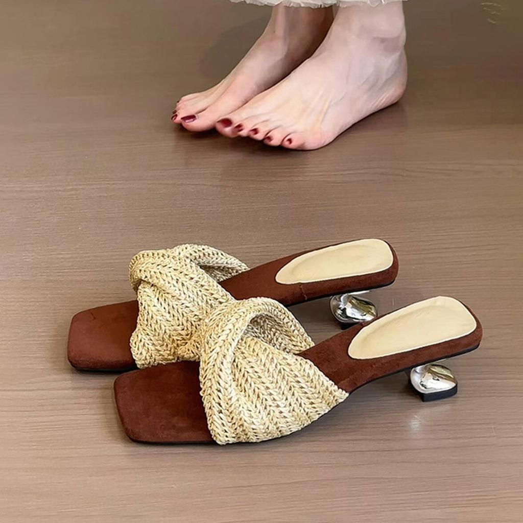 French casual style 2025 summer new French retro style square head woven one word with versatile open-toed slippers