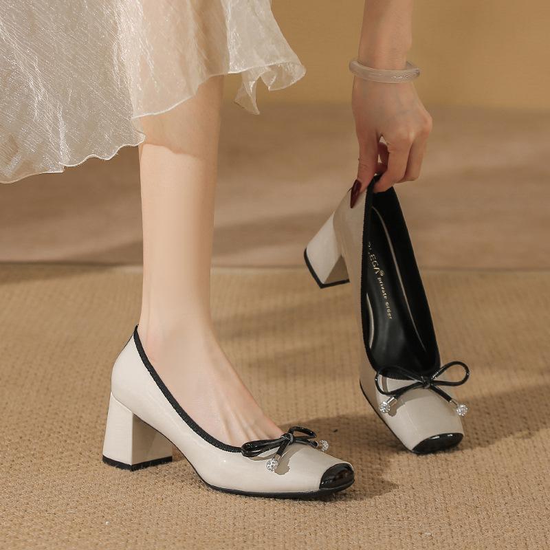 

Retro pig nose leather ballet shoes women s bow silver outer wear light mouth thick heel square head Mary Jane shoes 40