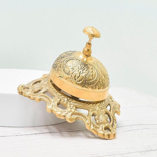 

Старинный декоративный настольный колокольчик. Звонок в офис, который чешется.