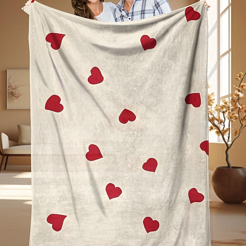 Coperta in Flanella a Forma di Cuore Rosso Motivo Amore Sfondo Beige Morbido Peluche Plaid Decorazione Divano Letto Dolce Romantica Atmosfera Durevole