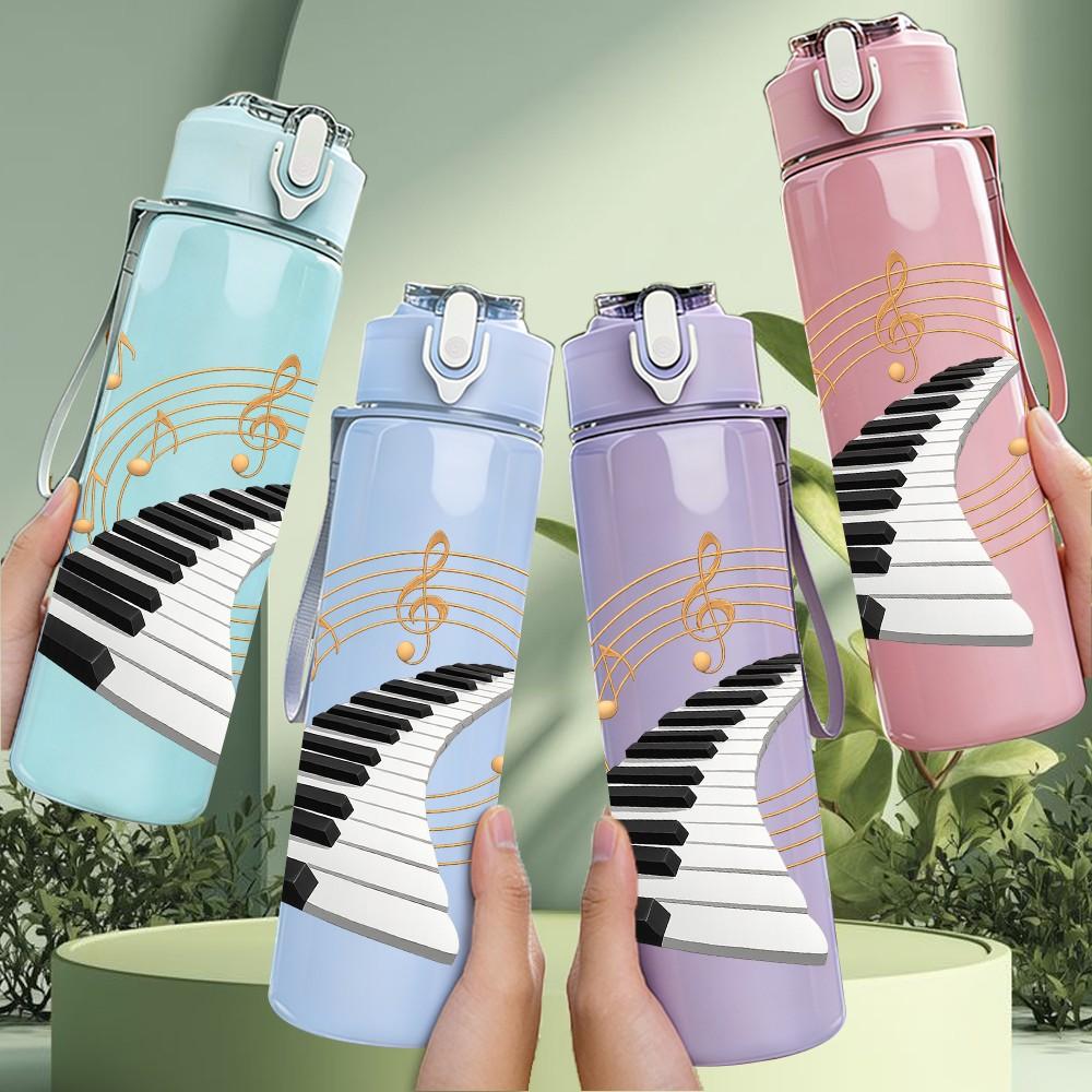 1PC Piano Keyboard Musical Note Art 750ml Color Plastic Sports Water Bottle Leakproof Flip Straw Lid Suitable for Sports Office Home Use