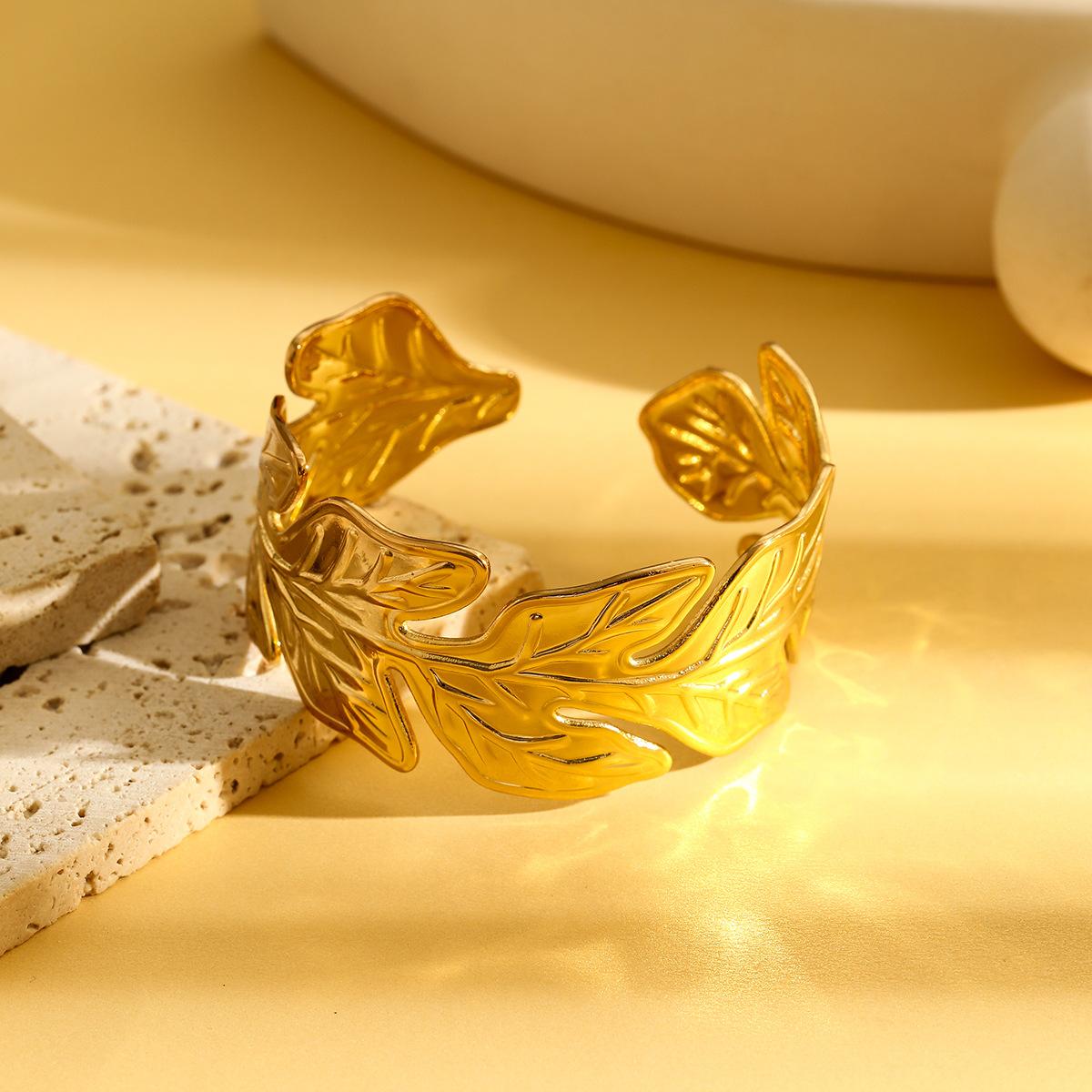 

1Pcs Retro-style stainless steel minimalist bracelet with irregular geometric hollowed-out metal design accessory