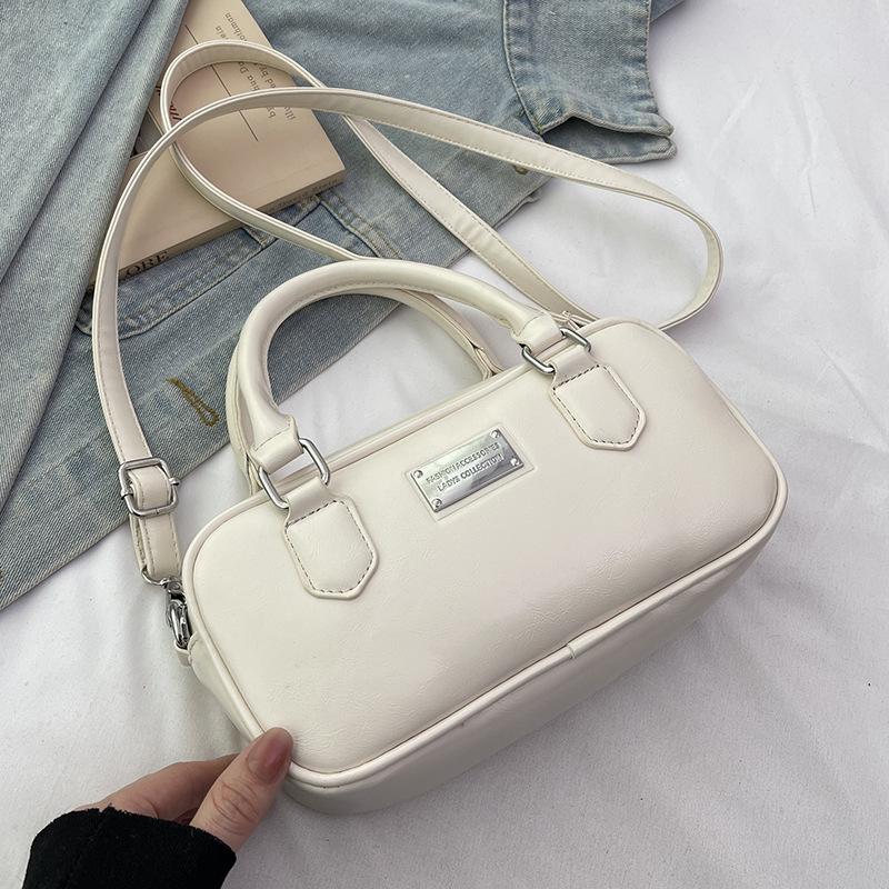 New Korean version niche versatile foreign style portable bowling bag women commute to work advanced sense messenger bag bag