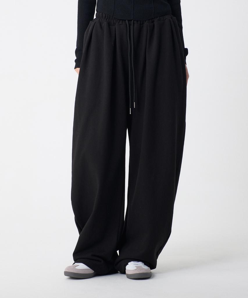 UNKNOWN PLANET Double-Pleated Wide Curved Sweatpants Black
