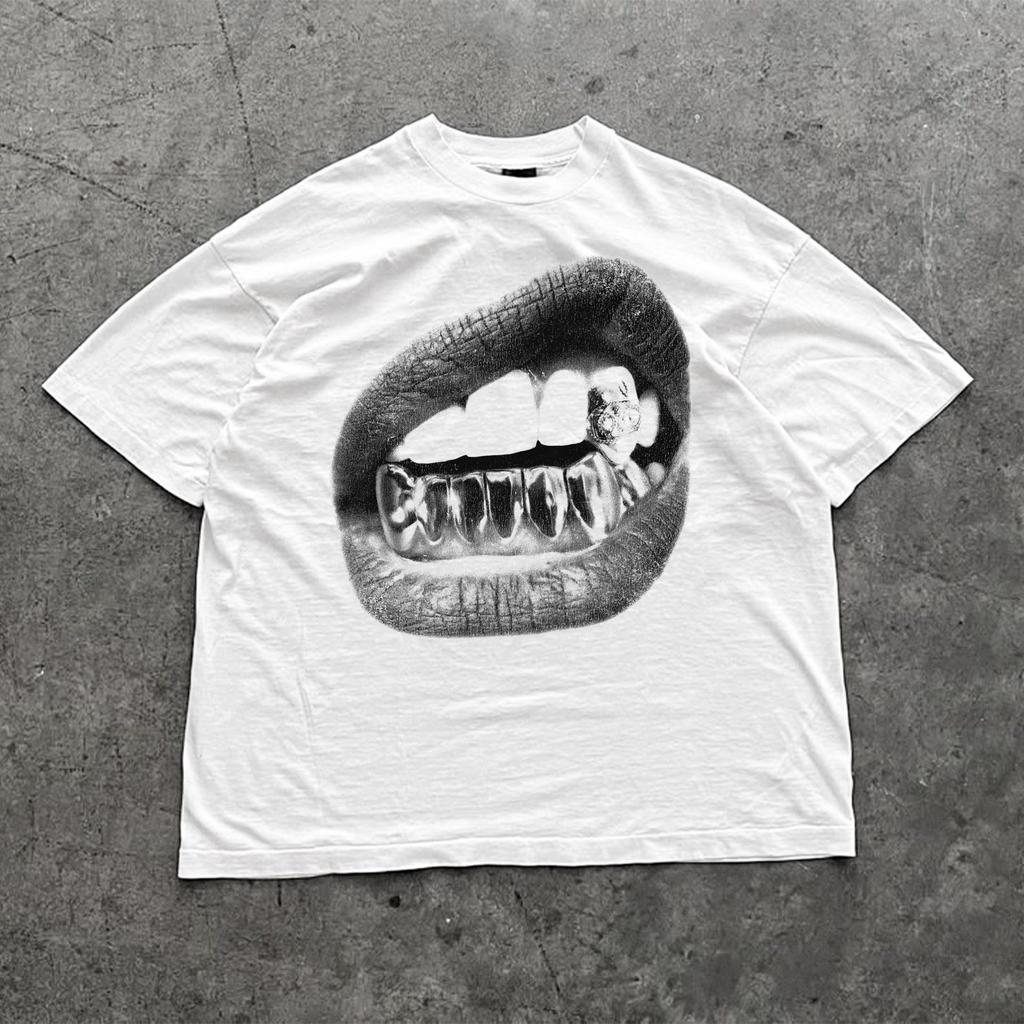 T-shirt Bocca Labbra Grandi Y2k - T-shirt Bianca con Grillz - Maglietta Y2k Unisex - T-shirt Streetwear