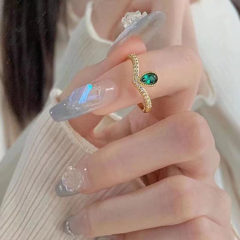Copper Vintage Elegant Ring With Adjustable Opening Emerald Green Stone