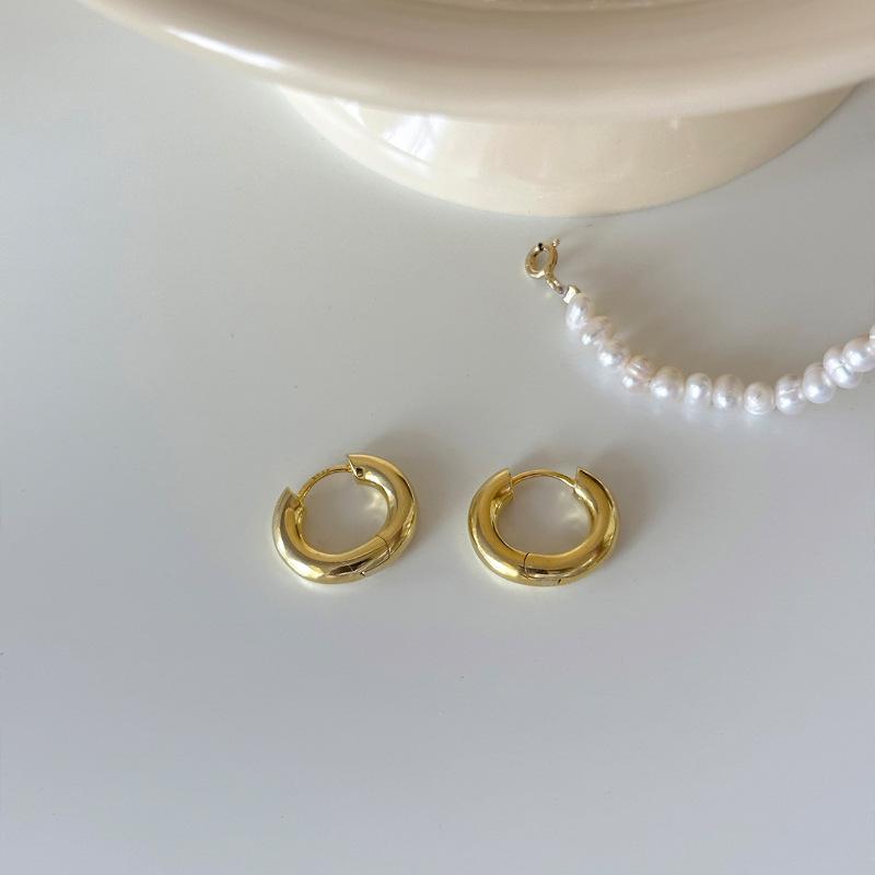 

Niche Senior Sense of Vein Circle Earrings Female Cold Wind Fashion Personality Circle Ear Buckle Elegant Simple Lightweight Minimalist Hoop Earrings