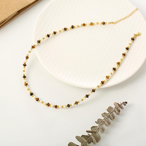Tiger Eye & Mother-of-Pearl Beaded Choker Necklace for Women - Elegant Clavicle Chain with a Sweet & Cool High-End Style.