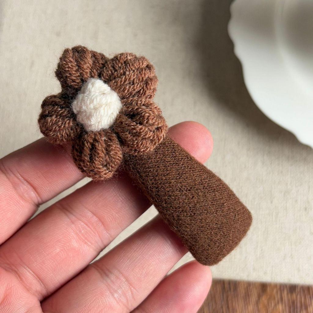 Autumn/Winter Forest-Style Knitted Flower Hair Clip for Bangs