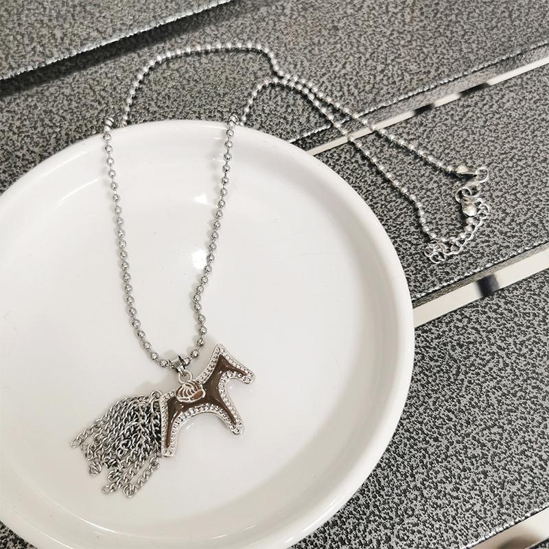 Einzigartiges Design Gold Silber Metallisch Pferde Kette Quaste Anhänger Halsketten Für Frauen Mujer Verstellbares Langes Seil Pullover Kette