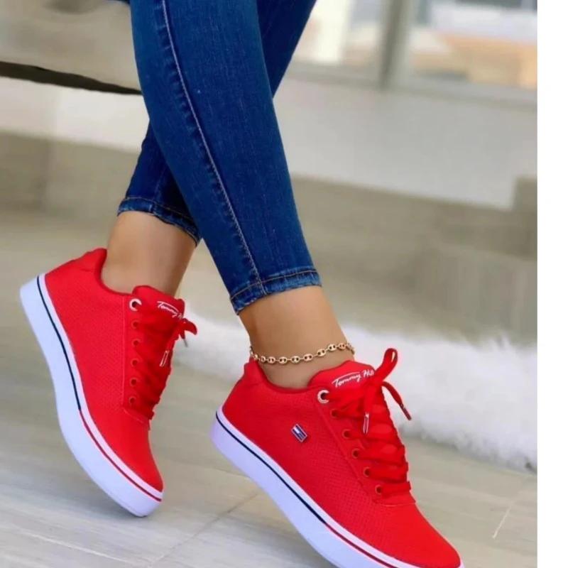 

Спортивная обувь для женщин. Новая повседневная спортивная обувь на плоской подошве. Осенняя модная тенденция. Спортивная обувь класса люкс со шнуровкой. Однотонная женская обувь. 36