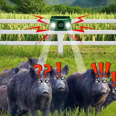 Beast Repellent Light Solar Warning Lights with Loud Volume Weather-Resistant Animal Repellent Light for Farm Field Courtyard