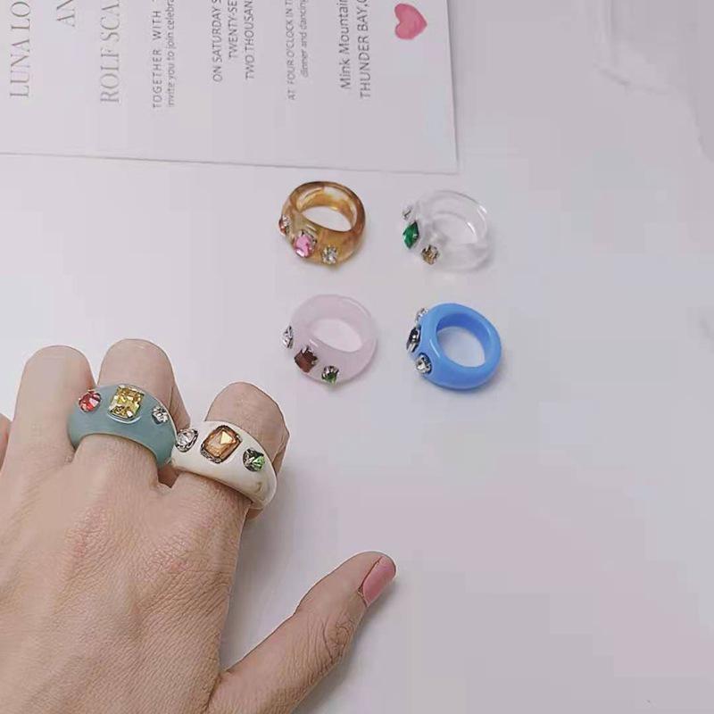 Cute Retro Rhinestone Resin Acrylic Jelly Ring for Women - Personality Finger Jewelry