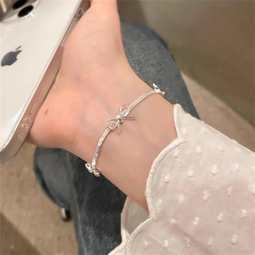 Korean minimalist bow snake bone chain bracelet light luxury niche exquisite high-end cold style jewelry new tide
