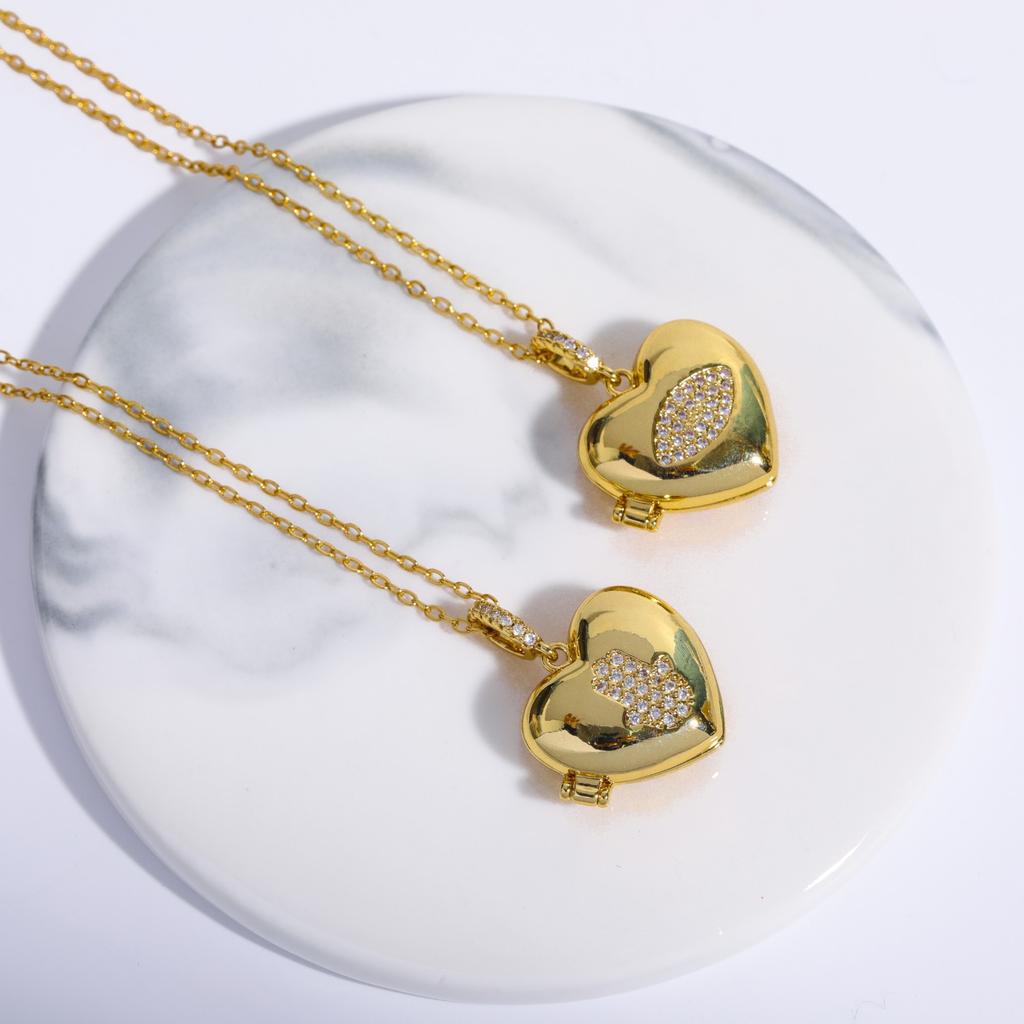 Stainless Steel Love Photo Box Album Eye Necklace Palm Pendant Necklace Necklace Open And Close Necklace Copper