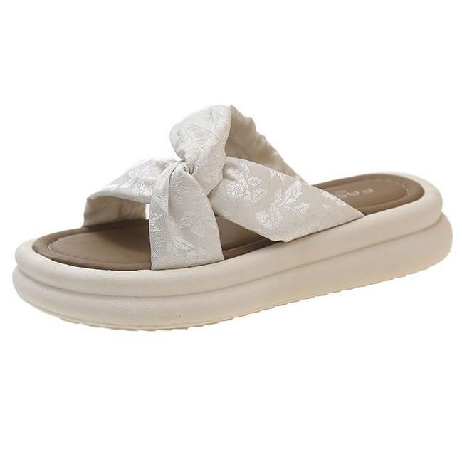 Muffin thick-soled heeled cool slippers women's summer wear 2025 new models with skirts fashionable super hot small sandals
