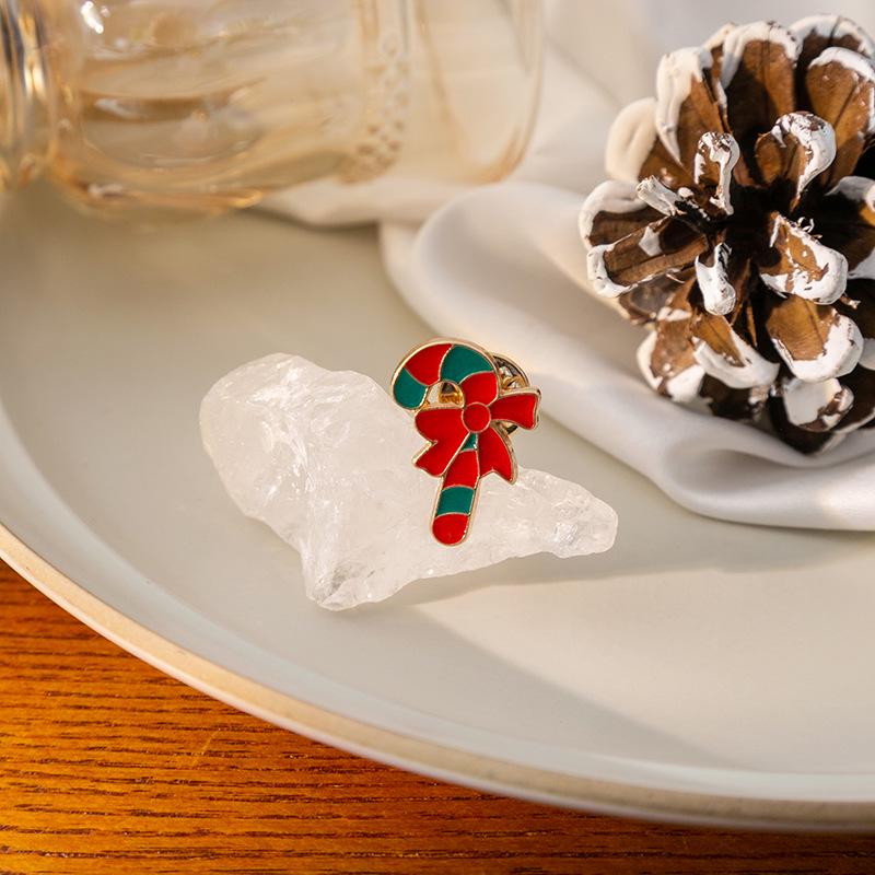 Creative Santa Claus & Gingerbread Man Brooch: Cartoon Christmas Tree with Elk & Candy Cane Design for Women.