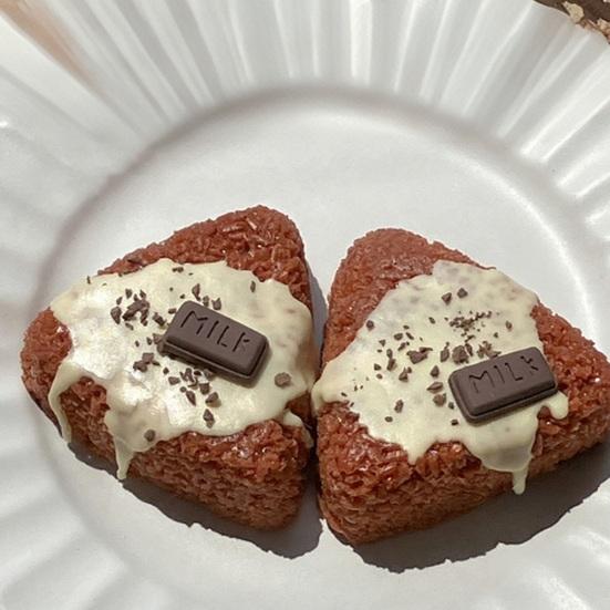 Realistic Chocolate Rice Ball Squeeze Toy Soft TPR Fidget for Stress Relief Cute Food-Themed Decompression Gadget for Kids Adults
