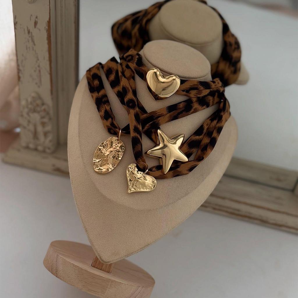 Leopard print love necklace wholesale niche trend jewelry hip hop wind star peach heart choker collar