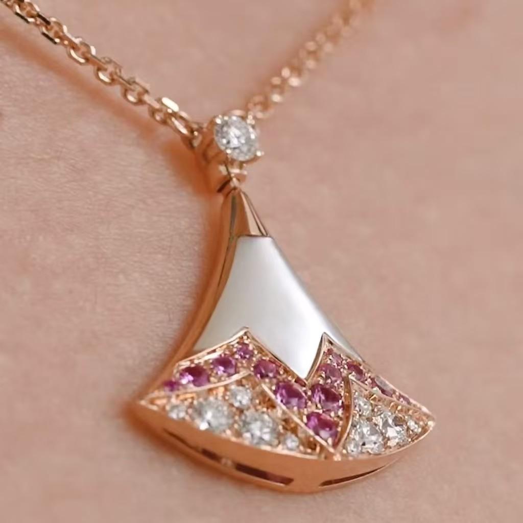 Gradient Pink Diamond & Mother-of-Pearl Fan Necklace: A Chic Qixi Gift for Her