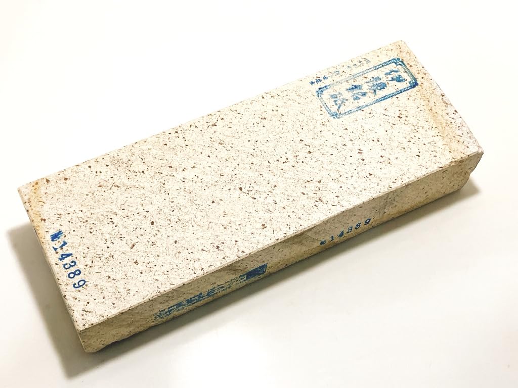 

Natural Iyo name Classic Akaboshi whetstone, stone, Karakawamurayama, #89 / 1,121g