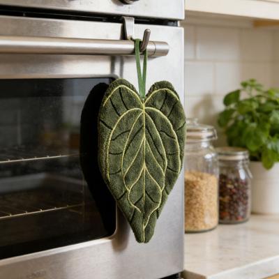Leaf Shape Hand Towel Absorbent Hand Towel with Hanging Loop Decorative Green Leaf Towel for Drying Hands Kitchen Bathroom Use